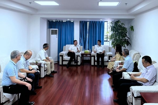 郵儲(chǔ)銀行廣西區(qū)分行黨委委員、 副行長(zhǎng)高山一行到中小擔(dān)保座談交流